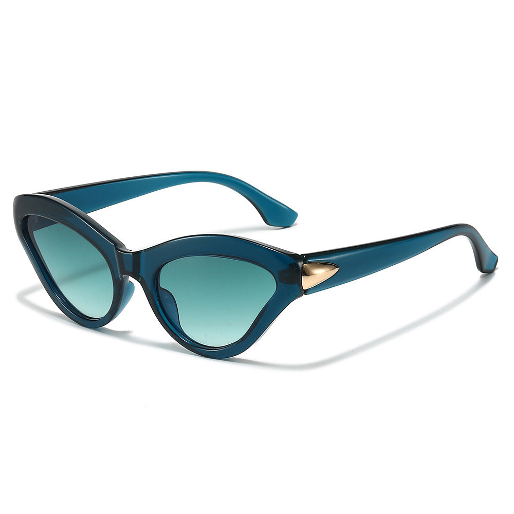 Vintage Cat-Eye Sunglasses with Luxurious Detailing Stornfield