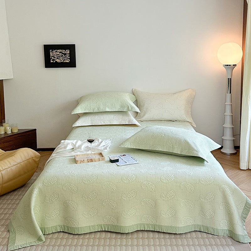 Quilted Paisley Matelassé Bedspread and Pillow Sham Set