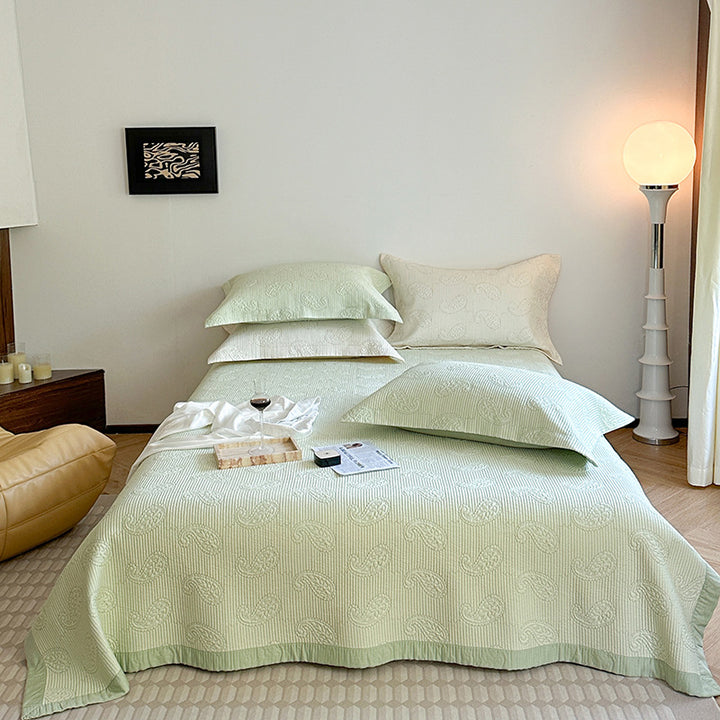 Quilted Paisley Matelassé Bedspread and Pillow Sham Set