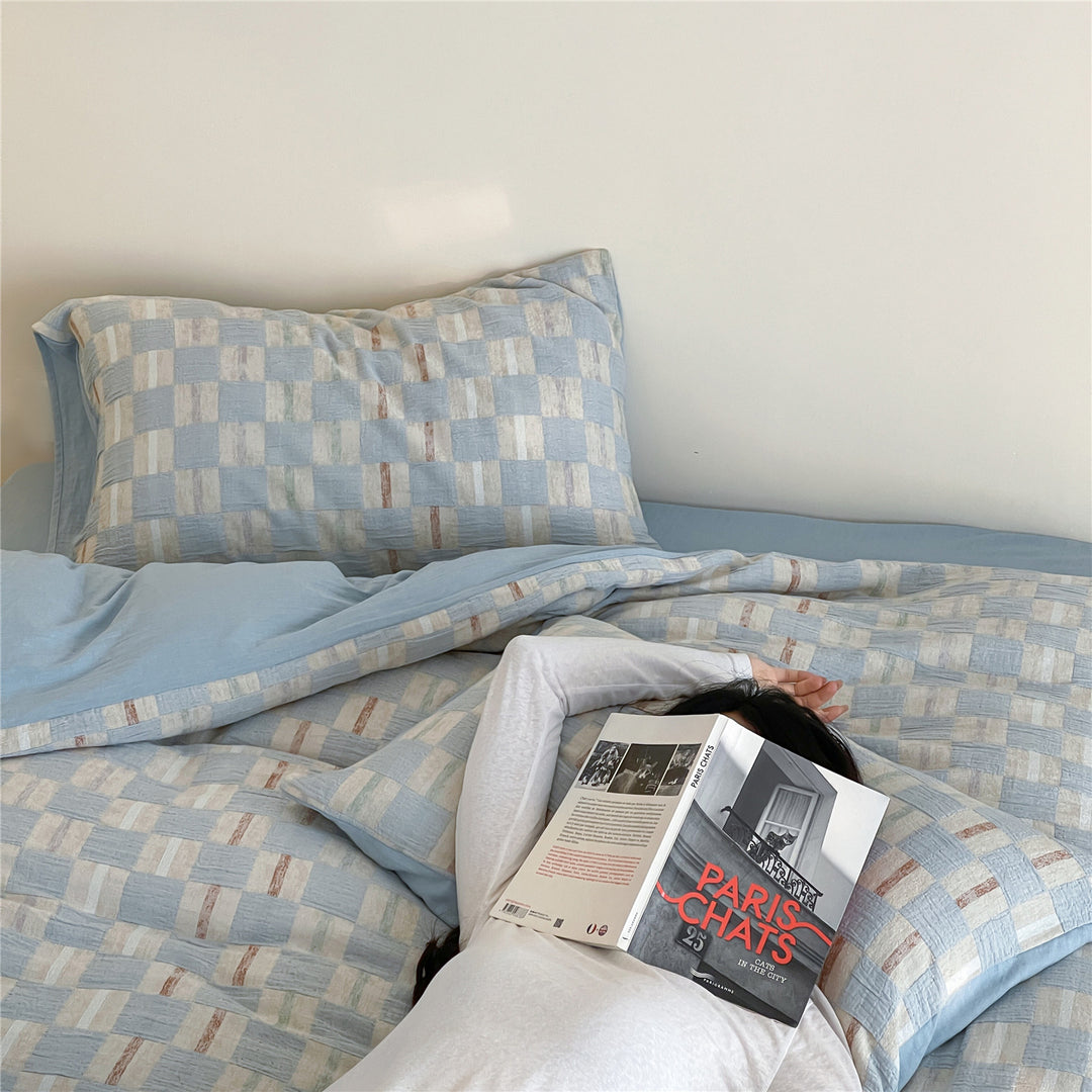 Duvet cover set made of cotton percale with woven checkerboard effect and reversible design