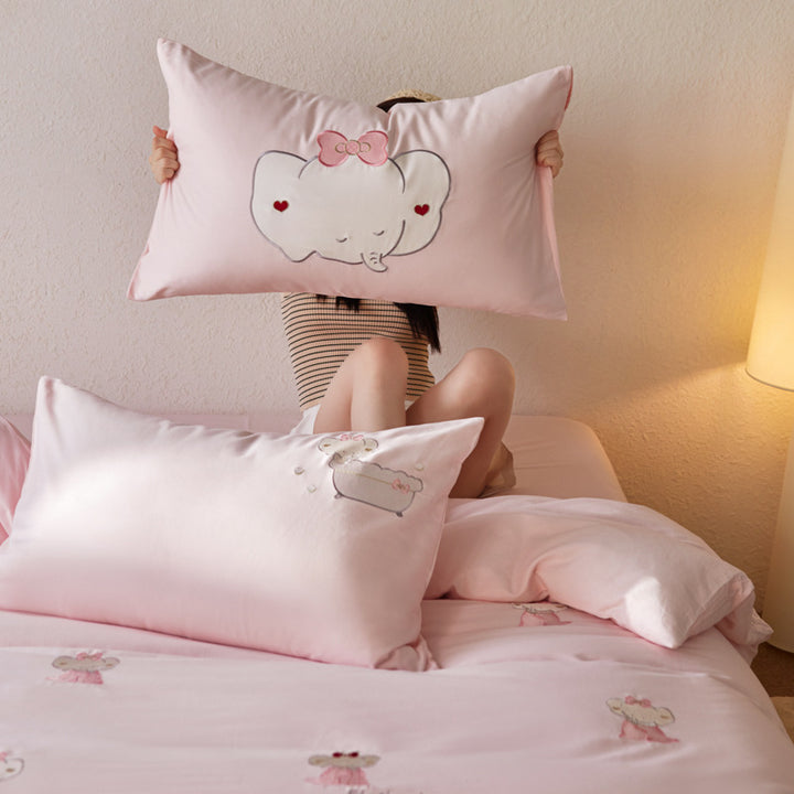 Children's bedding set with embroidered elephant motifs and soft cotton satin
