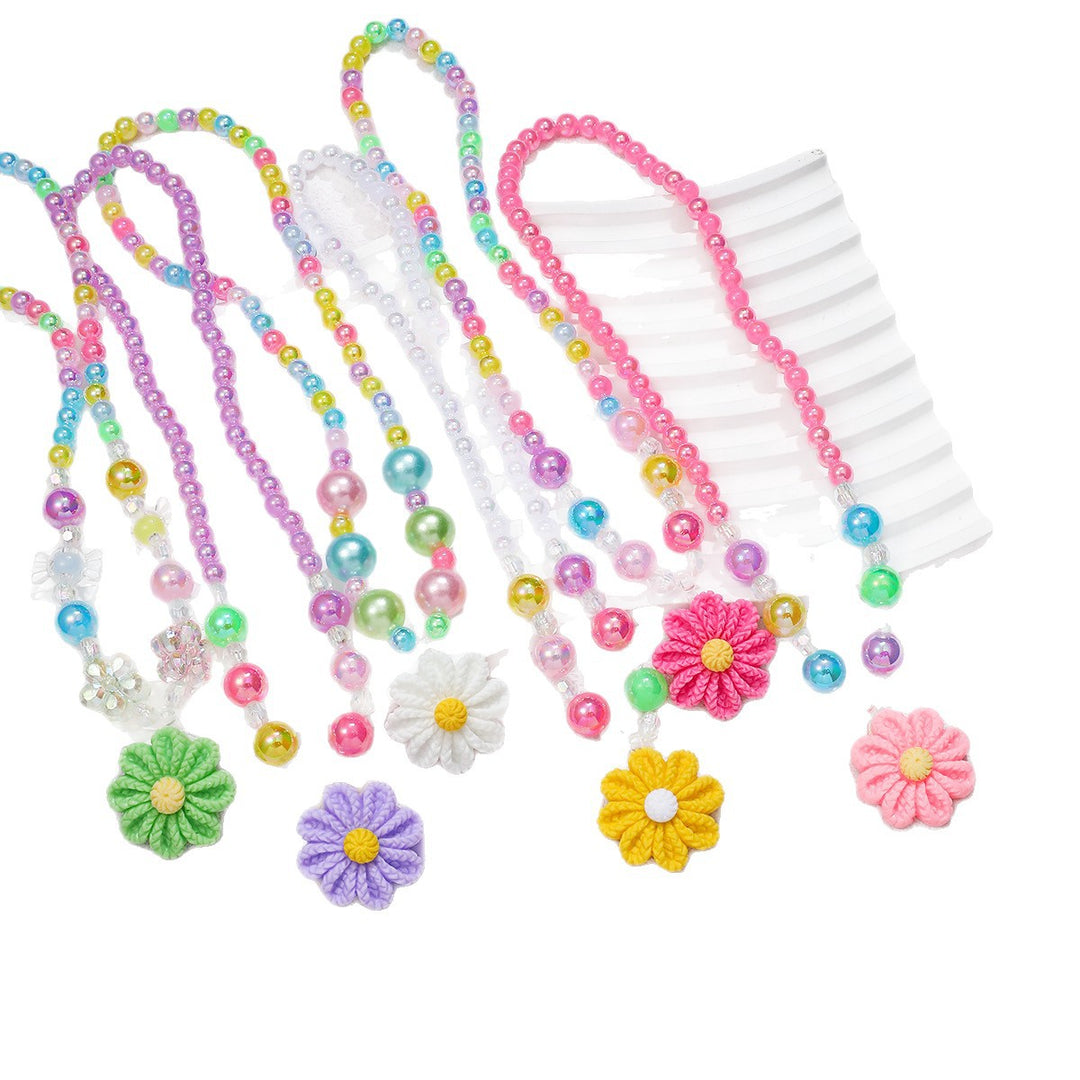 Playful jewelry set with flower pendant Stornfield