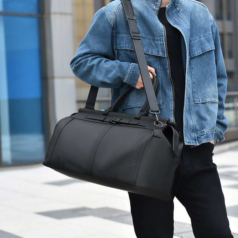 Robust sports and travel bag with practical compartments Stornfield