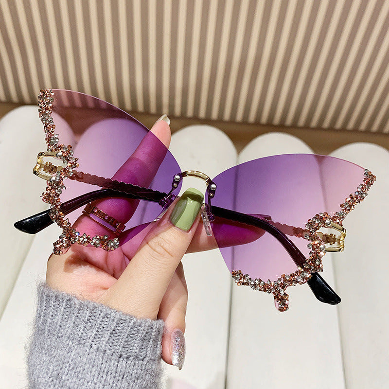 Ladies extravagant Cat-Eye sunglasses with dazzling rhinestone embellishments Stornfield