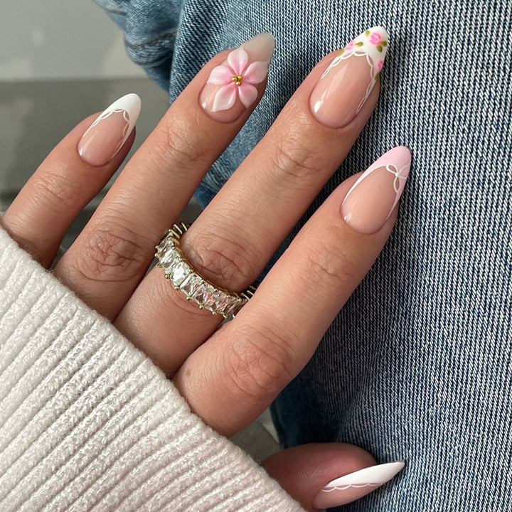 Artistic Press-On Nail Set with Floral Accents Stornfield 1789389180