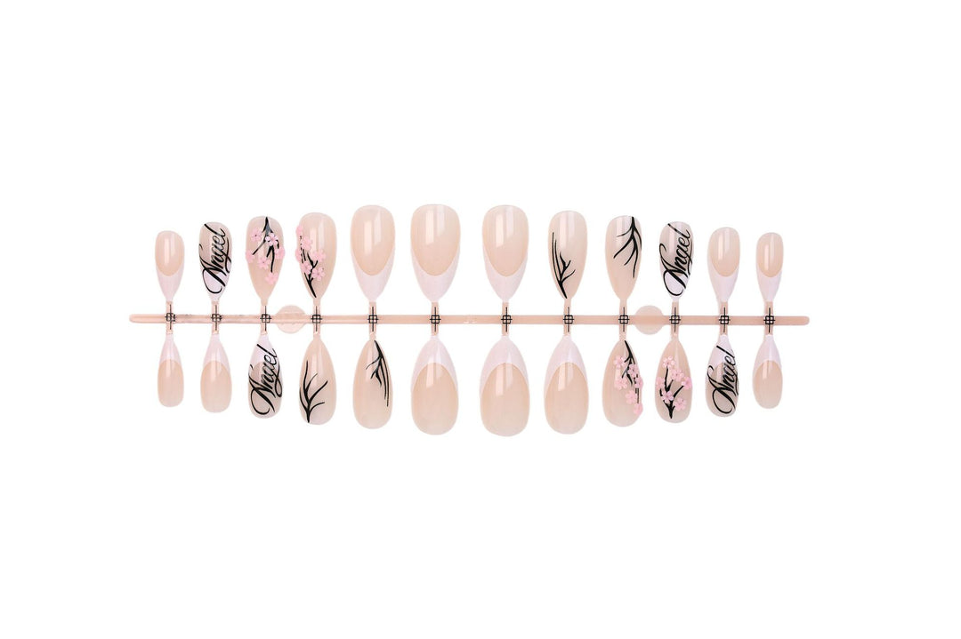 Artificial nails with delicate 3D flowers and elegant design Stornfield