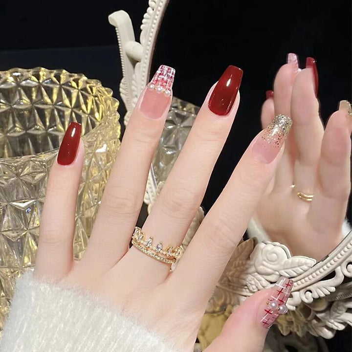 Fashionable artificial nails with glitter details Stornfield