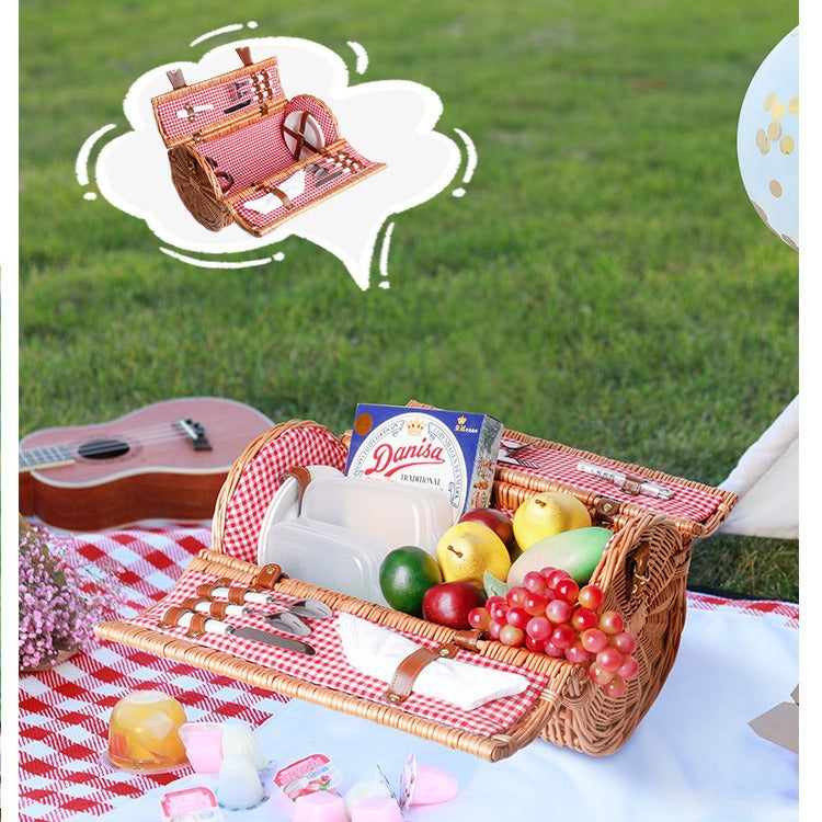 Women’s basket for romantic picnic outings with high-quality crockery Stornfield