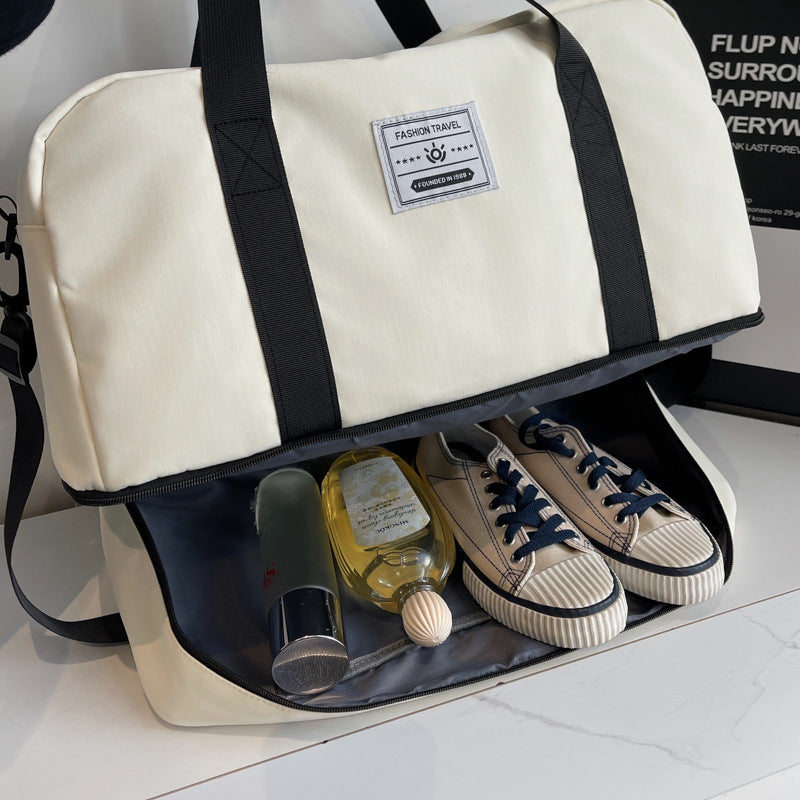 Women's practical travel bag with adjustable shoulder strap Stornfield