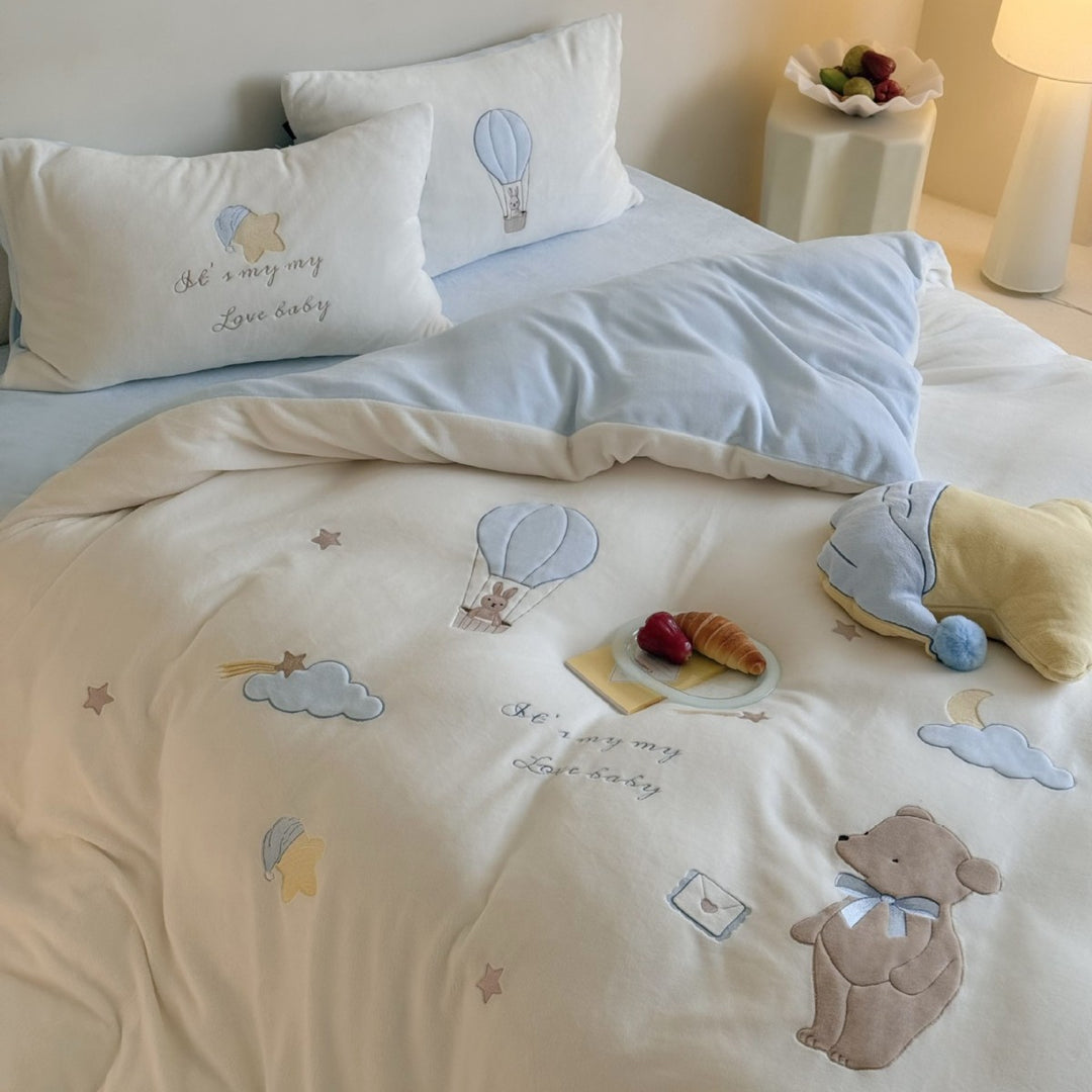 Children's bedding set made of cotton with appliquéd hot air balloon and teddy bear motifs Stornfield