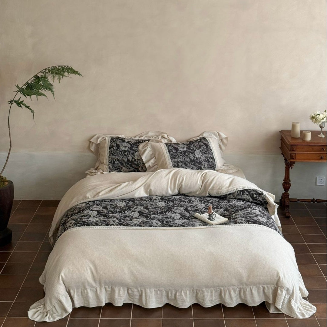 Romantic bedding set made of linen-cotton blend with ruffle and floral jacquard