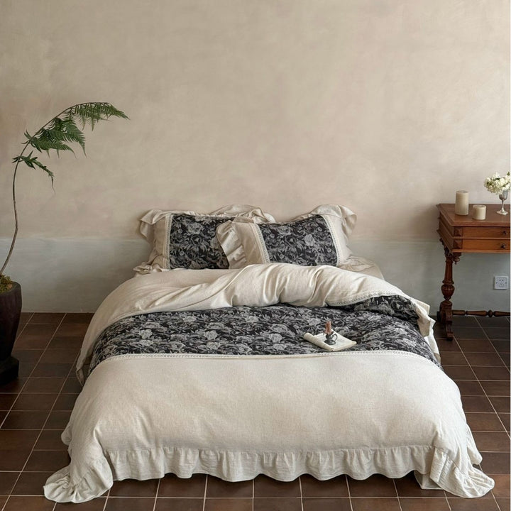 Romantic bedding set made of linen-cotton blend with ruffle and floral jacquard