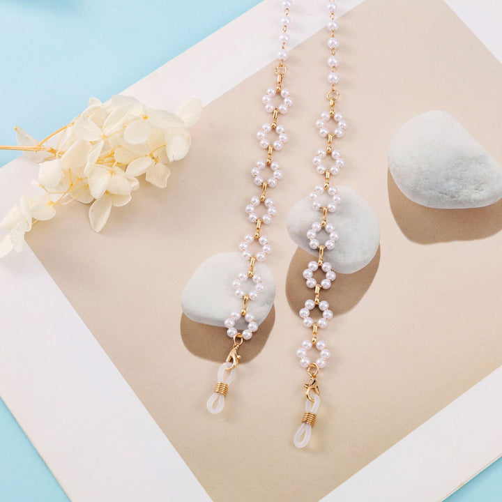Elegant Beaded Eyewear Chain Stornfield