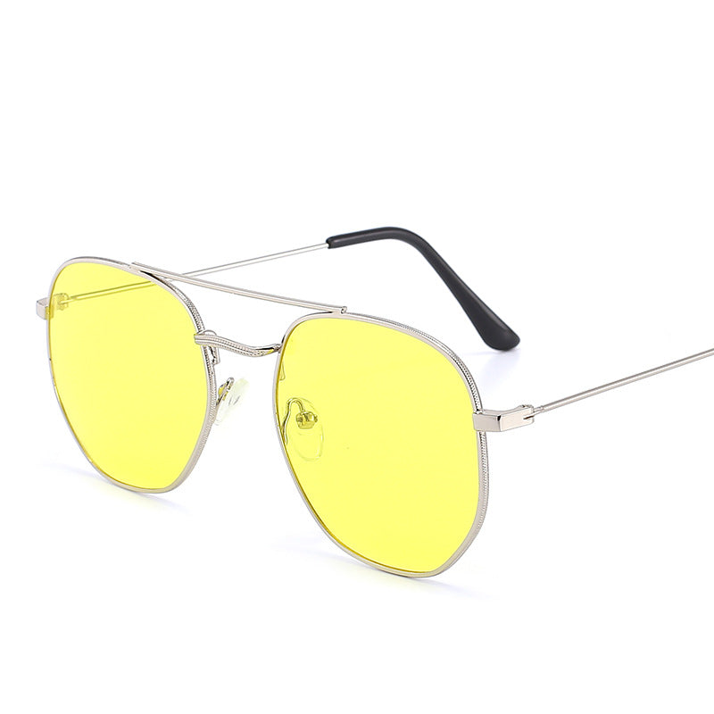 Ladies sunglasses with oval frame and protective gradient lens Stornfield