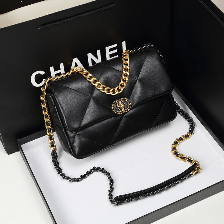 Elegant Quilted Leather Crossbody Bag