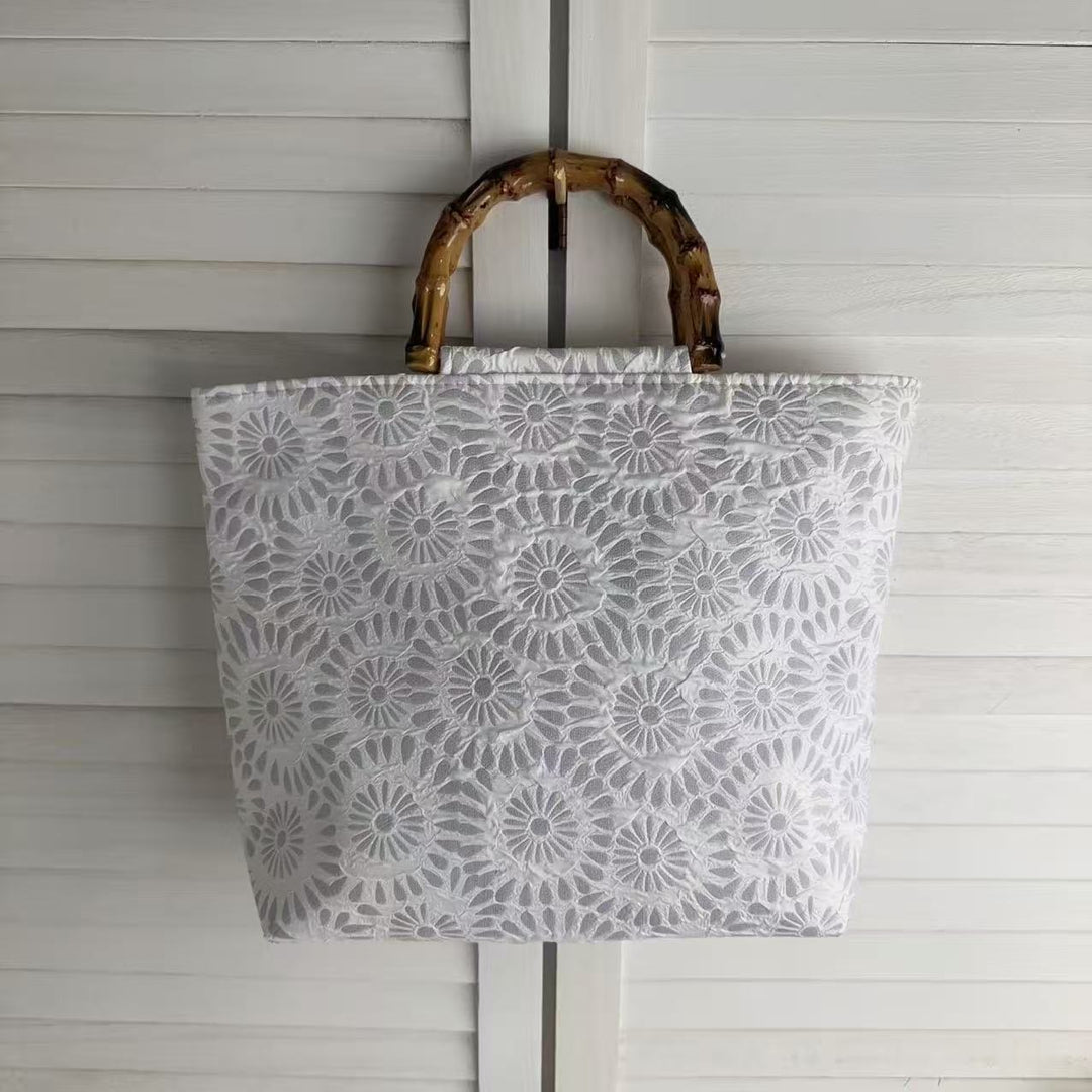 Exclusive and handcrafted beach bag with bamboo handles Stornfield