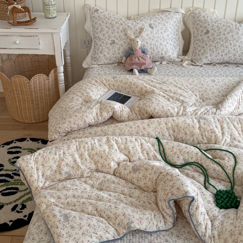 Quilted Cotton-Blend Light Comforter with Botanical Micro-Print and Contrast Piped Edge