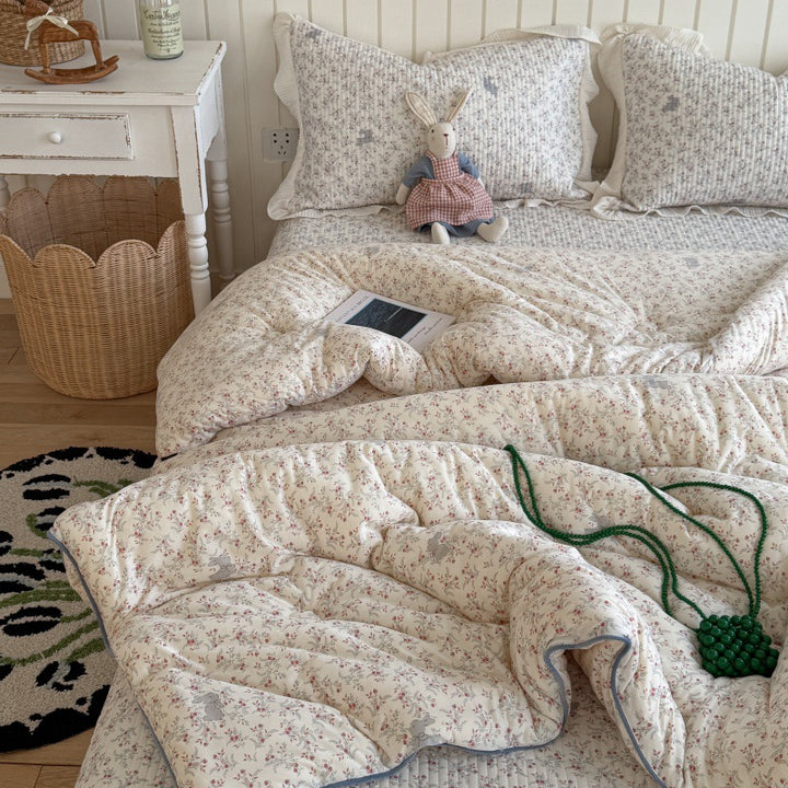 Quilted Cotton-Blend Light Comforter with Botanical Micro-Print and Contrast Piped Edge