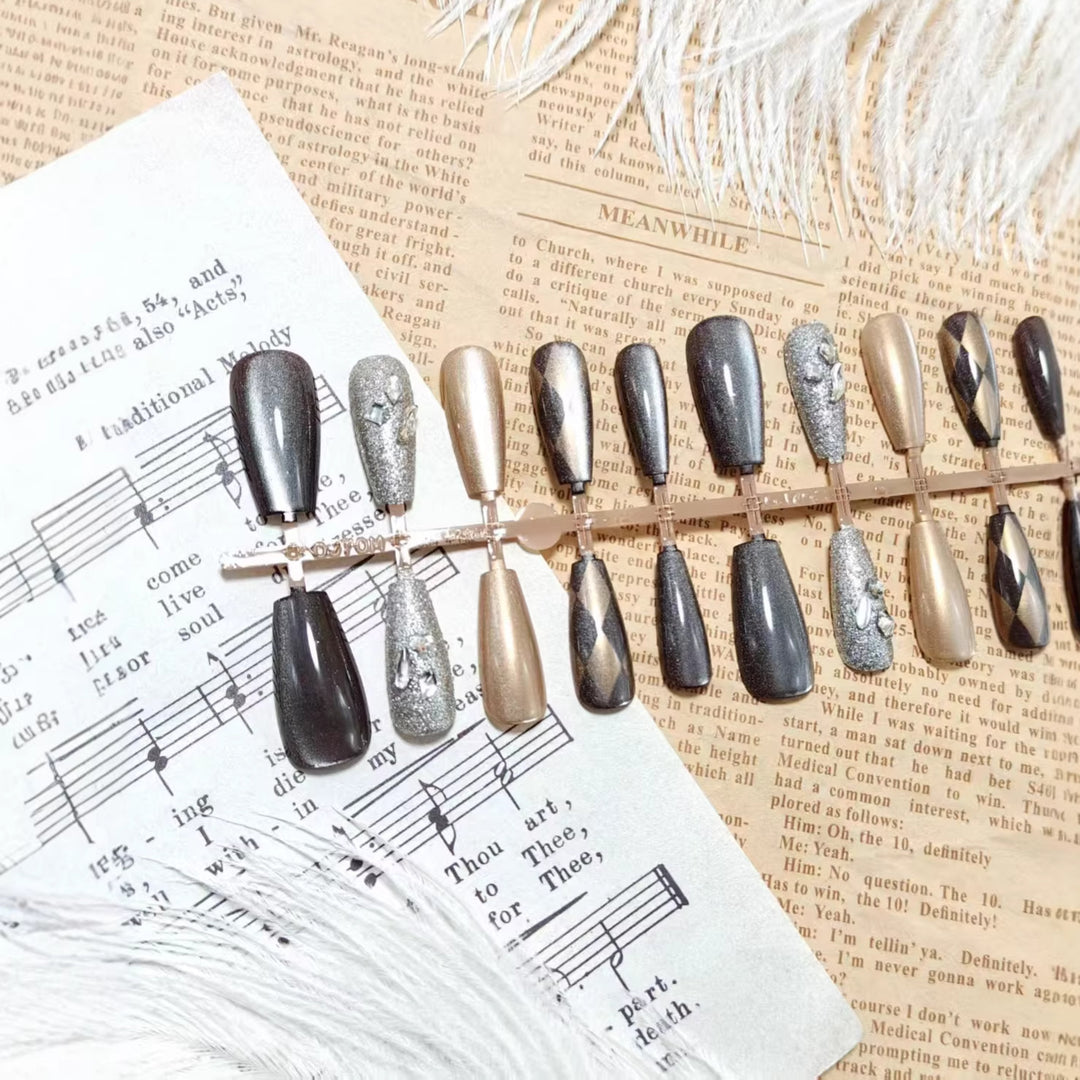 Glamorous Art Nails in Elegant Metallic Look Stornfield