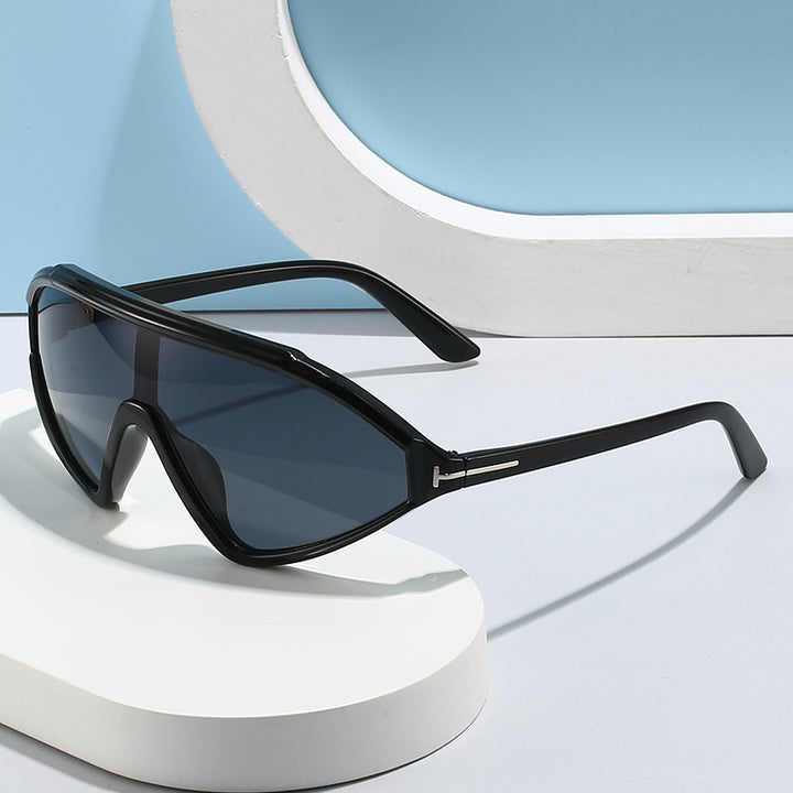 Women sporty sunglasses with ergonomic full rim design Stornfield
