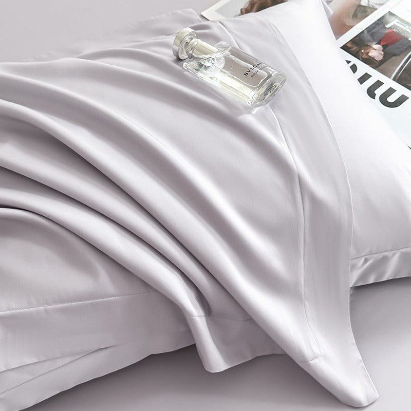 Luxurious silk-soft pillowcase made of satin with anti-wrinkle effect