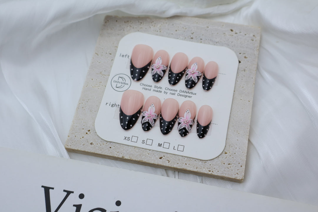 Artistic Press-On Nail Set with Floral Design Stornfield