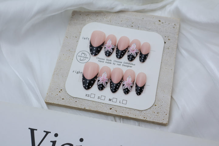 Artistic Press-On Nail Set with Floral Design Stornfield
