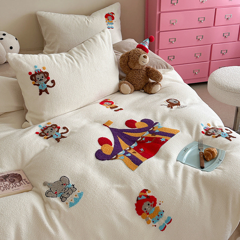 Cozy microfleece bedding set for children with a Christmas tree and animal motif
