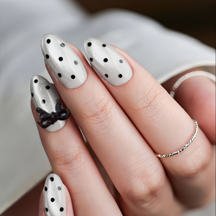 Polka Dot Press-On Nail Art Stornfield