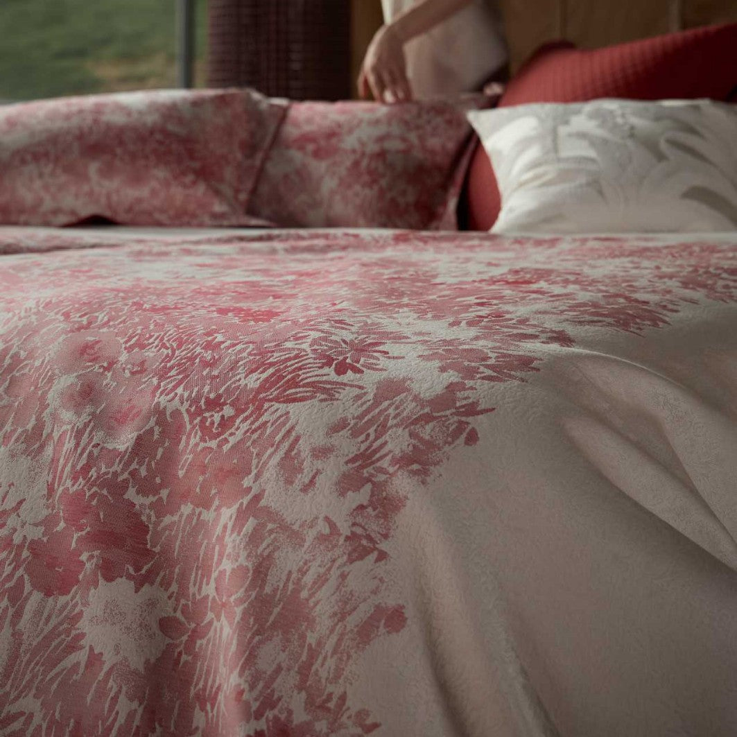 Bedding set made of cotton satin with floral jacquard bedspread and pillowcases