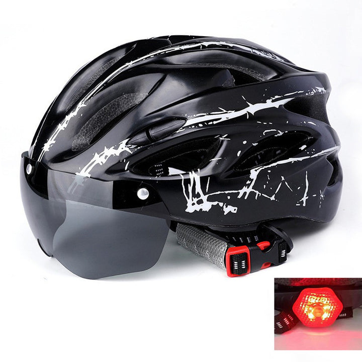 Bicycle helmet with integrated sun visor and optimal ventilation Stornfield
