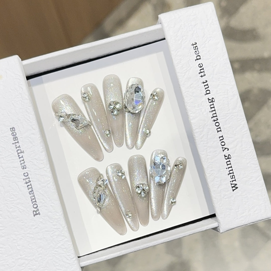 Artificial nails with Sparkling Rhinestone details Stornfield