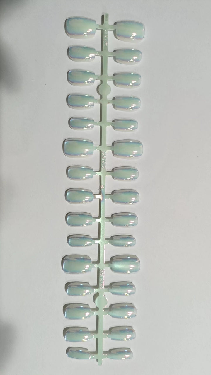 Iridescent Press-On Nail Set Stornfield