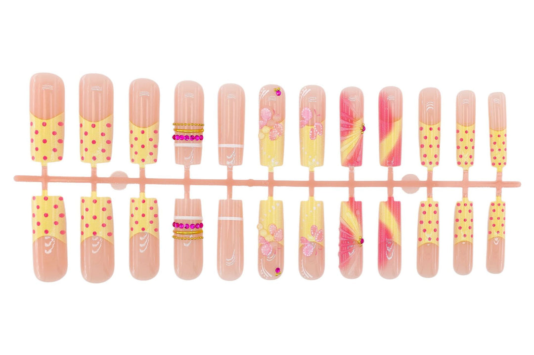 Artificial nail set with romantic flowers and playful accents Stornfield