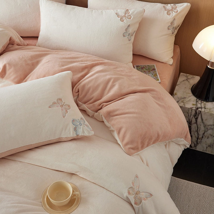 Reversible bedding set made of microfleece with embroidered butterflies