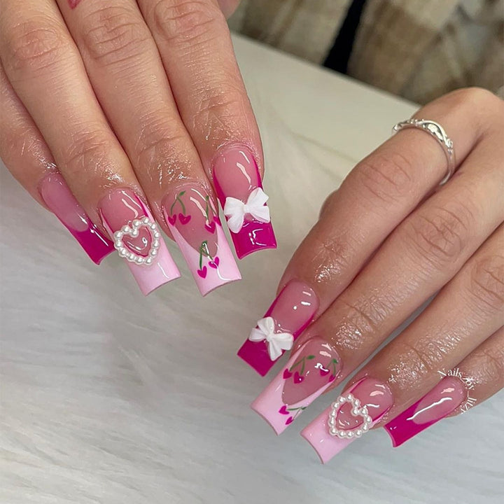 Artificial nail set with romantic floral designs Stornfield