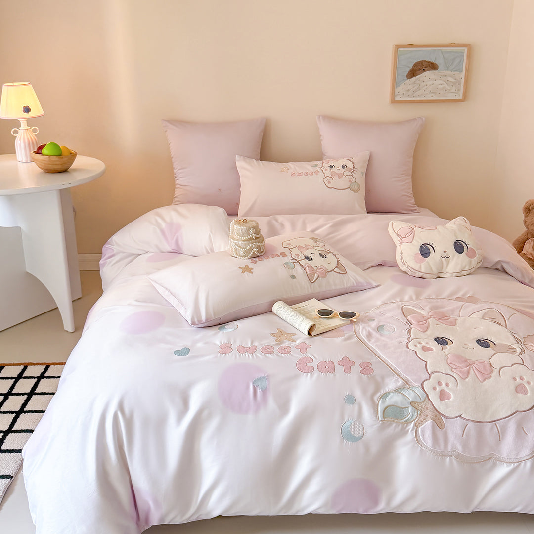 Girls' bedding set in Kawaii look with velvet appliqué and embroidered cat motifs