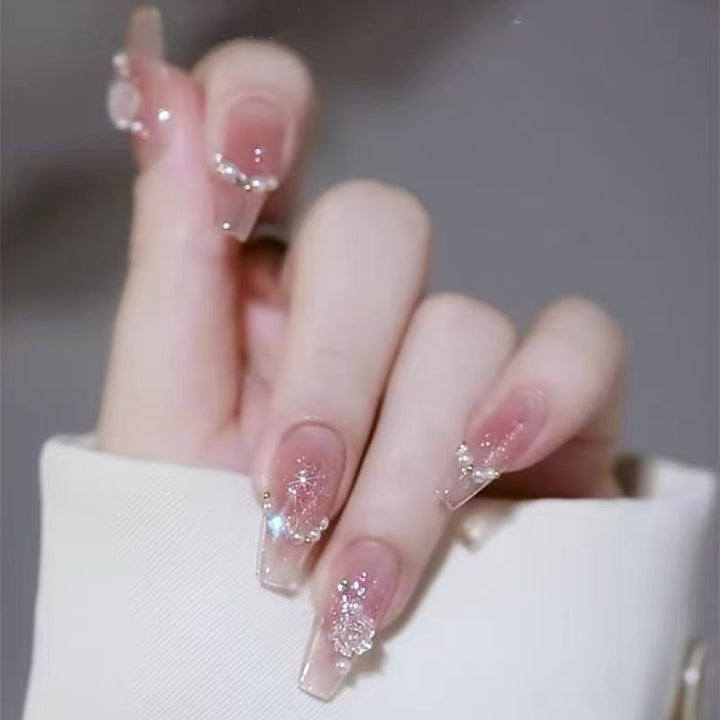 Artificial nails in classic French tip style Stornfield