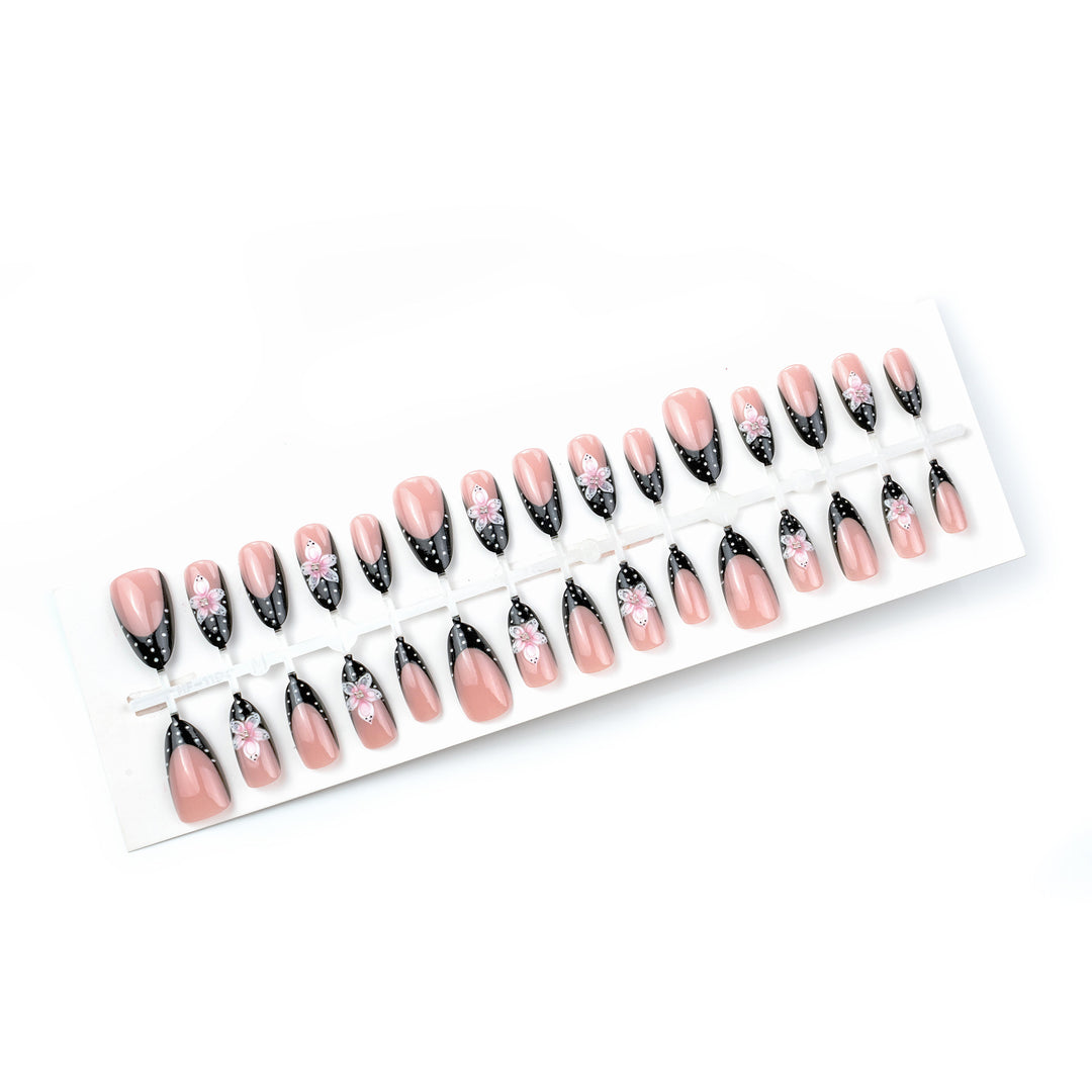 Artistic Press-On Nail Set with Floral Accent Stornfield