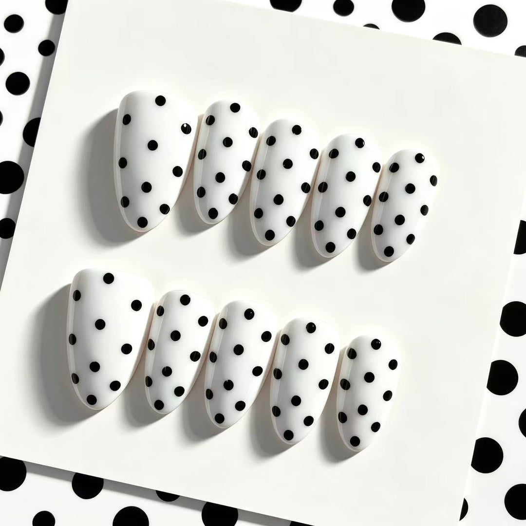 Chic Press-On Nail Art Set