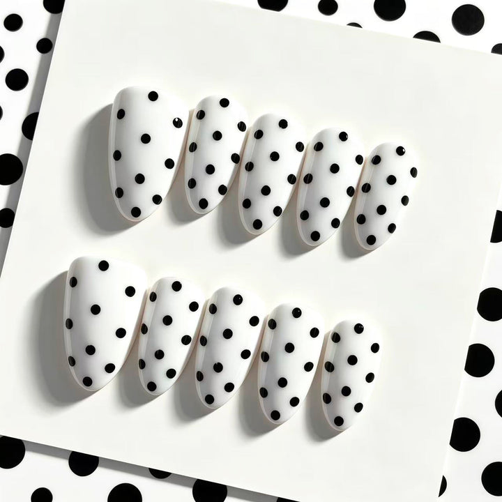 Chic Press-On Nail Art Set