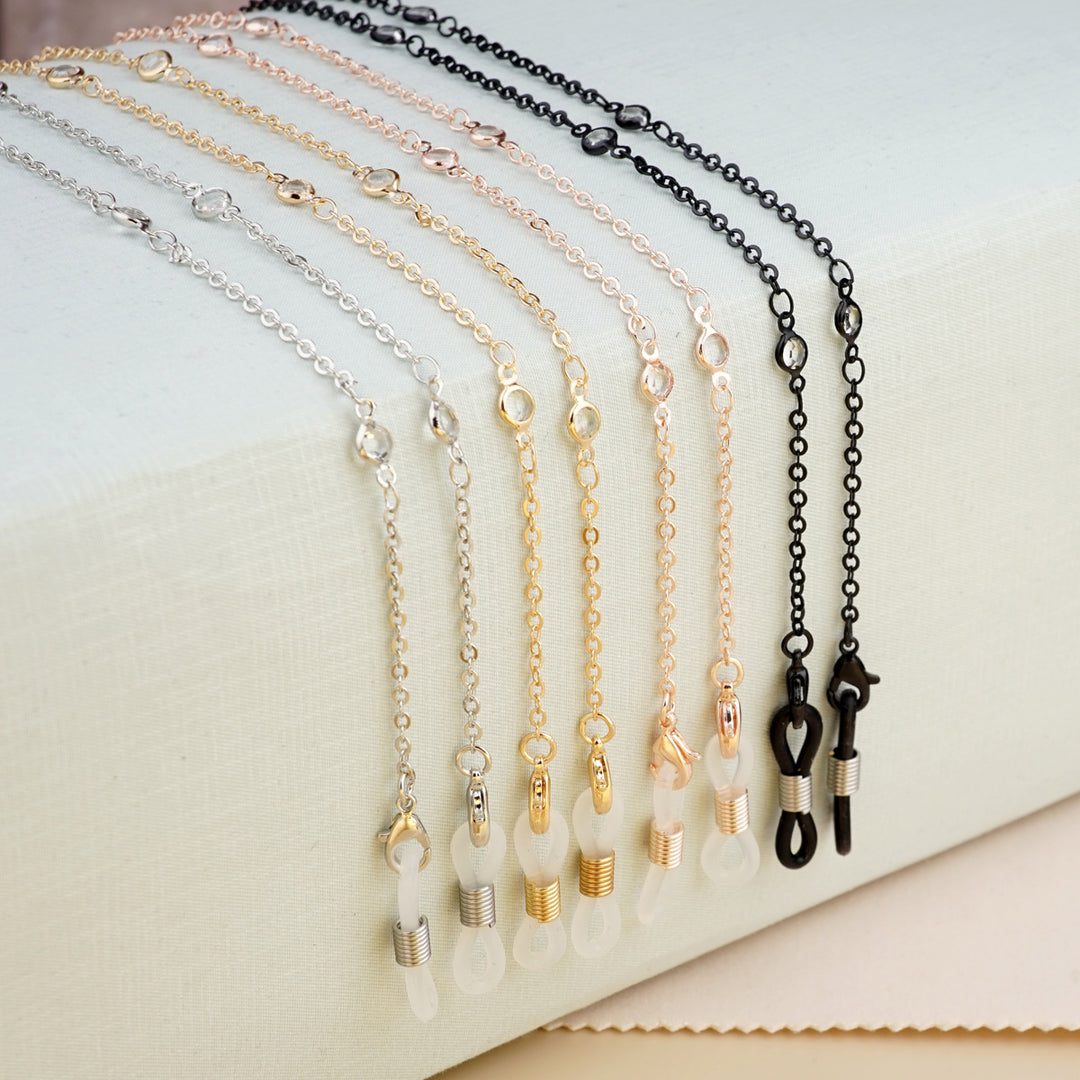 Elegant Chain Eyewear Holder Stornfield