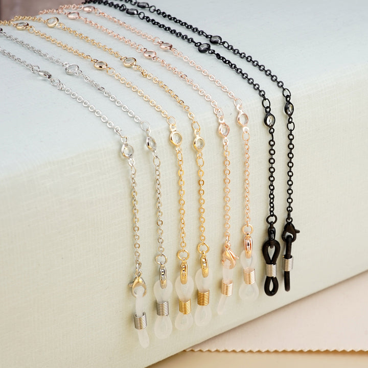 Elegant Chain Eyewear Holder Stornfield