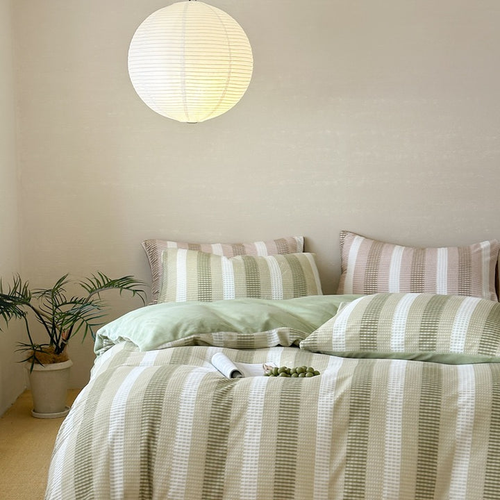 Striped waffle texture bed linen set with reversible function and breathable cotton mix