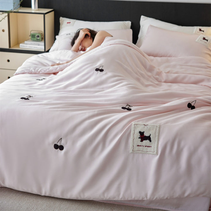 Bedding set made of cotton satin with subtle cherry embroidery and application patch