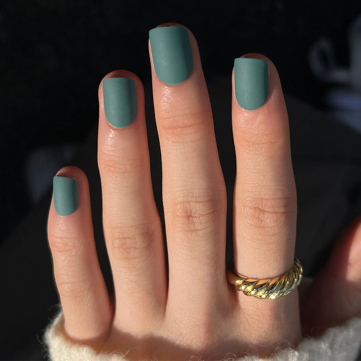 Artificial nail art with matte finish Stornfield