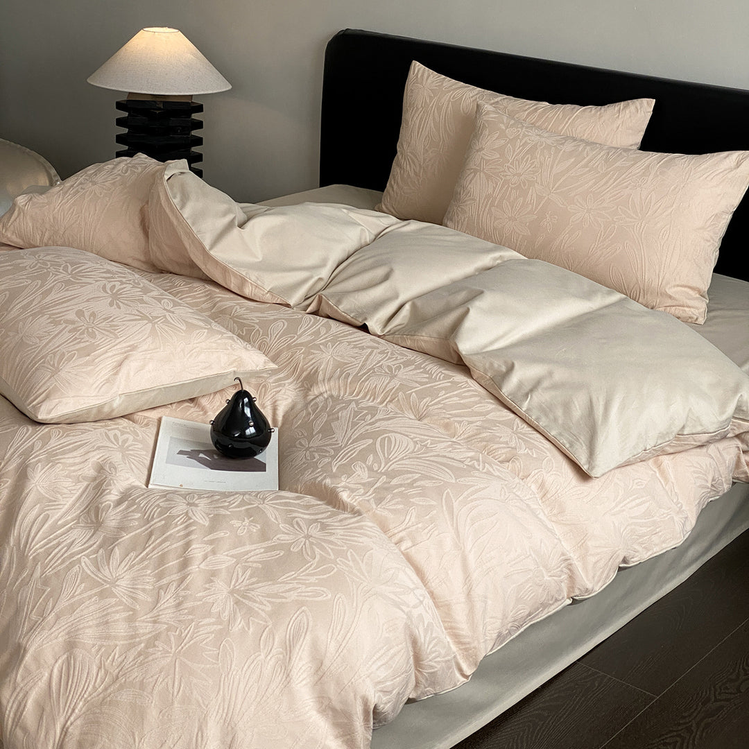 Jacquard bedding set made of cotton satin with floral relief and hotel closure