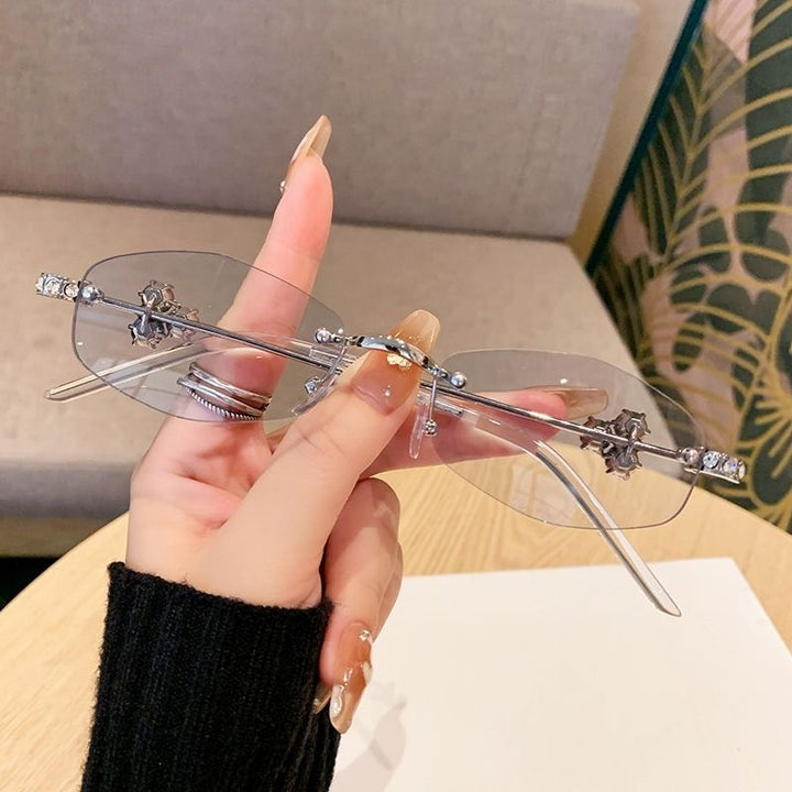 Fashionable sunglasses with luxurious golden accents Stornfield
