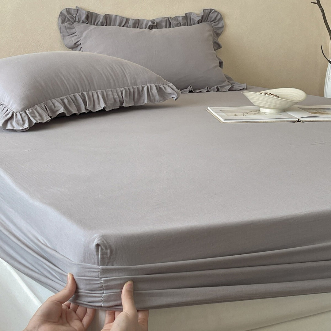 Romantic ruffled bedding set with pillowcases and fitted sheets