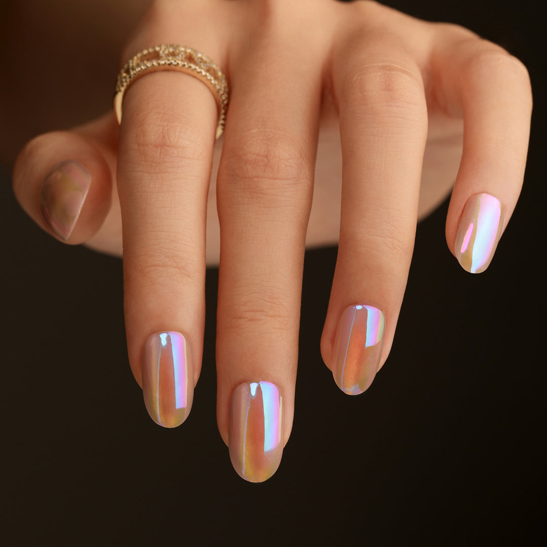 Glittering nail art with holographic effects Stornfield